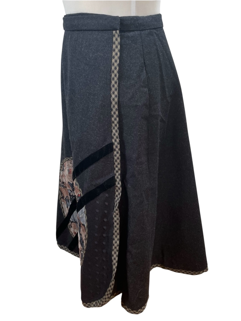 Vintage 1970s KOOS Van Den Akker Appliqué Wool Wrap Skirt Gray Size 10 - Picture 4 of 9